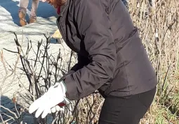 Tante ore di lavoro dei volontari per la cura del Giardino dell'infinito